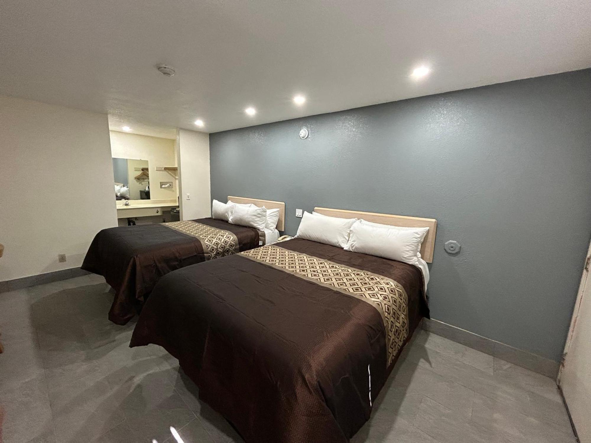 California Inn Hotel&Suites Adelanto US 395 Esterno foto