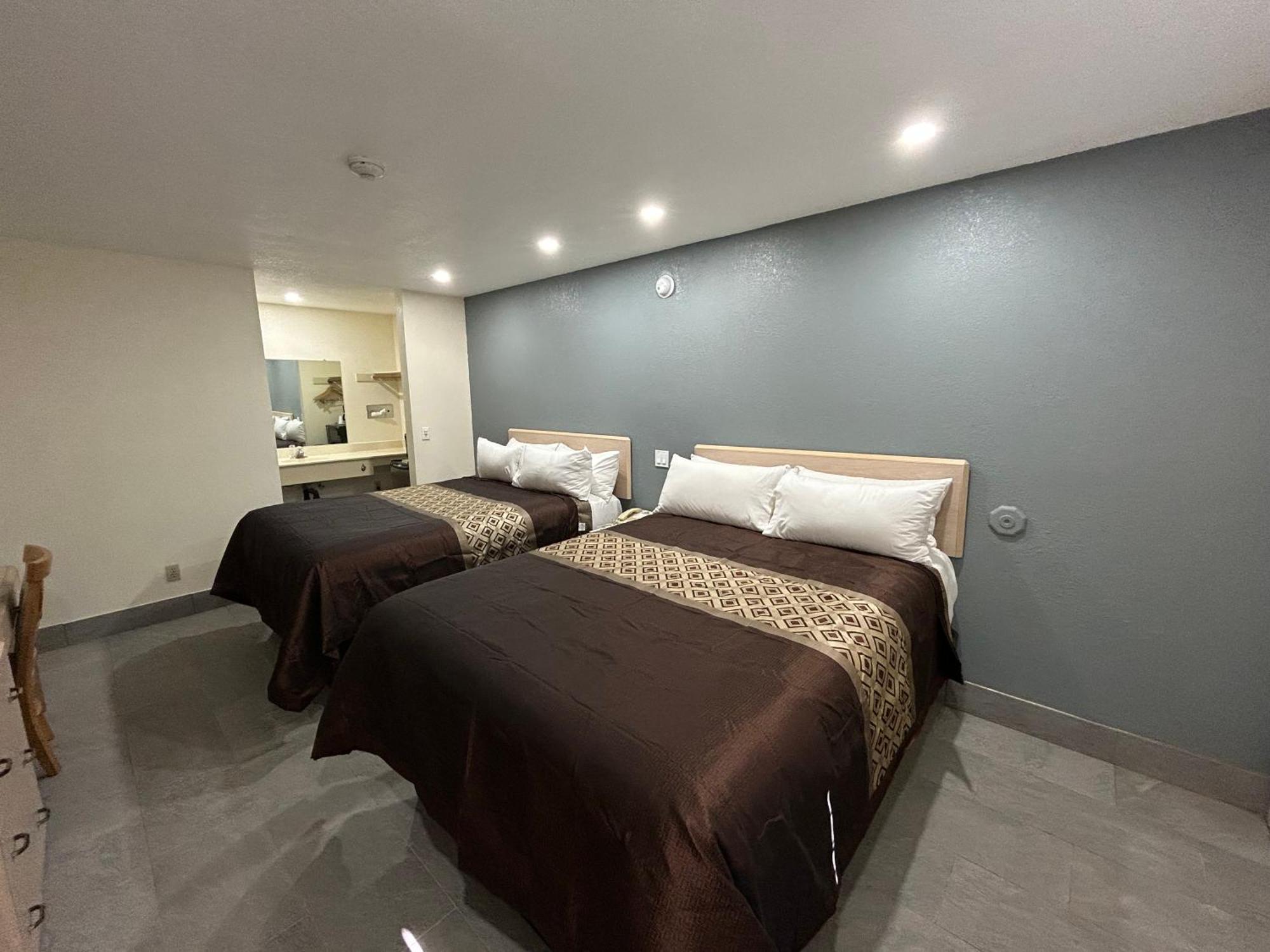 California Inn Hotel&Suites Adelanto US 395 Esterno foto