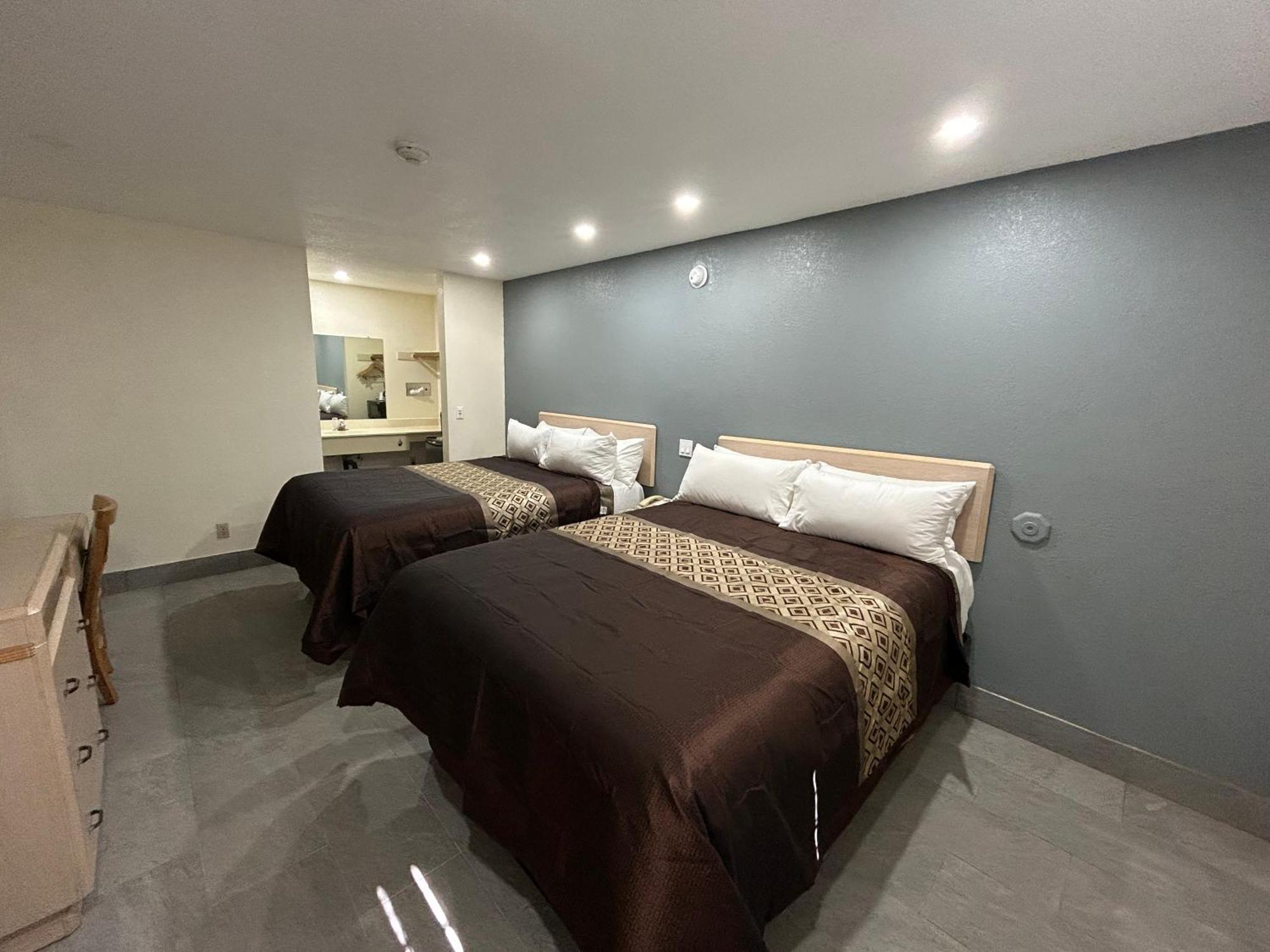 California Inn Hotel&Suites Adelanto US 395 Esterno foto