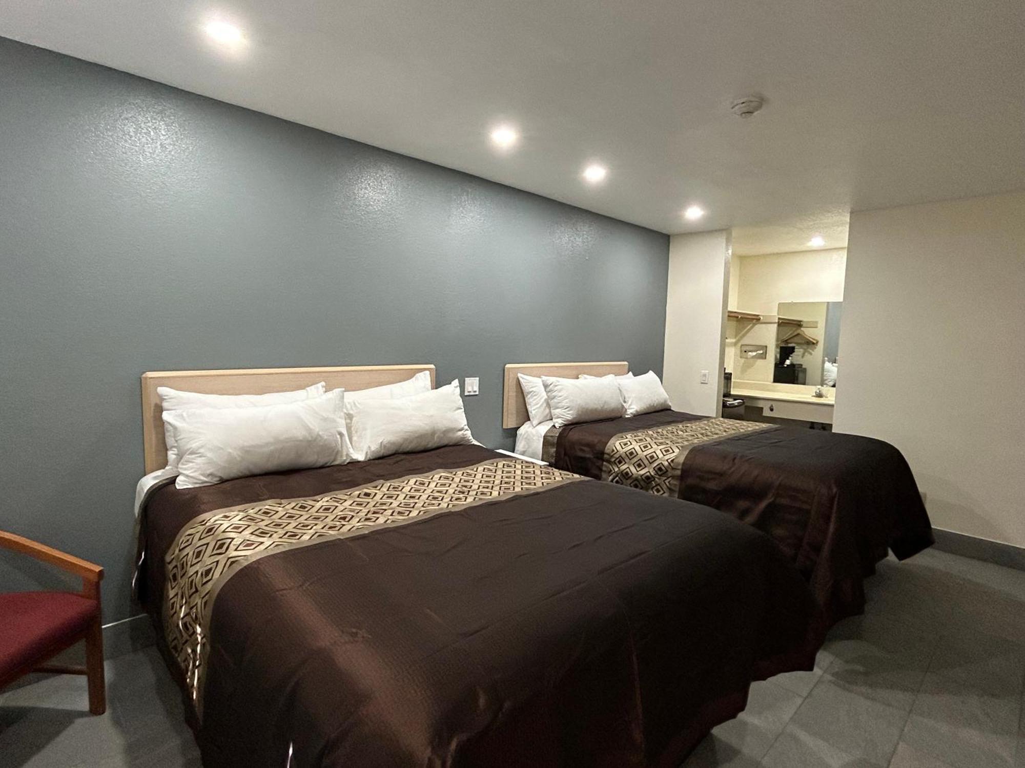 California Inn Hotel&Suites Adelanto US 395 Esterno foto