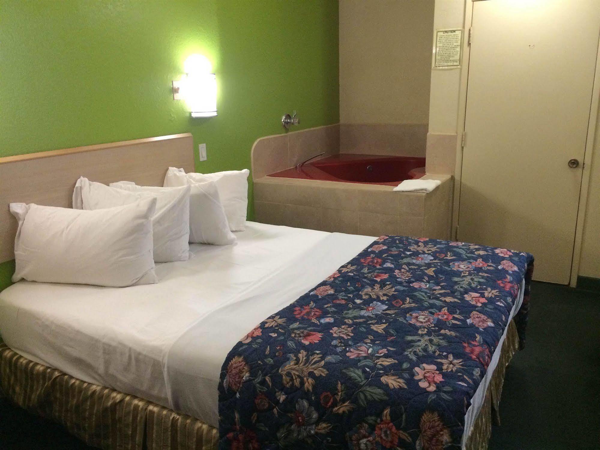 California Inn Hotel&Suites Adelanto US 395 Esterno foto