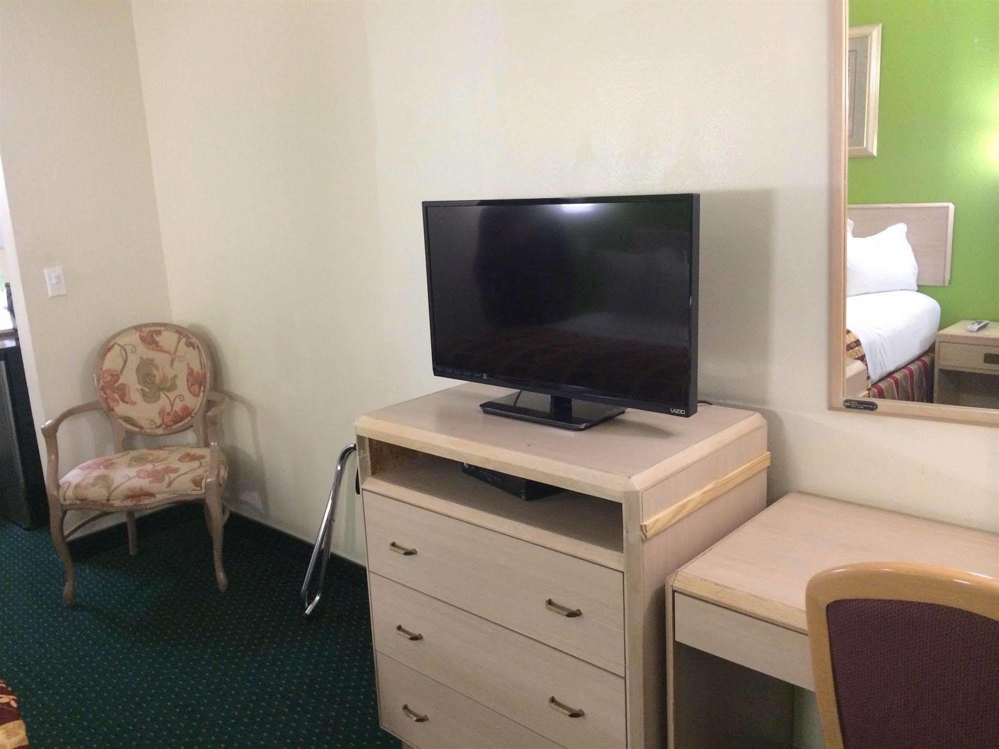 California Inn Hotel&Suites Adelanto US 395 Esterno foto